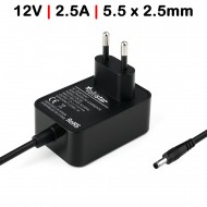 CARGADOR PARA MONITORES ROUTER LUCES LED 12V 2.5A 30W 5.5X2.5MM PARED